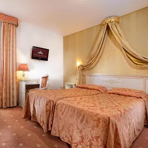 Ambassador Tre Rose *** Venice